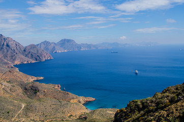 acantilado en bahía en el mar Mediterraneo, España, Cartagena
