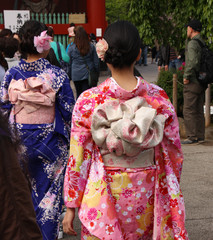 Japonaises en kimono