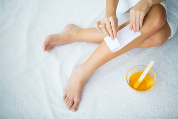 Sugaring: epilation with liquate sugar at legs.