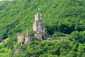 Fototapeta na wymiar Burg Sooneck zwischen Bingen und Bacharach am Rhein, Rheinland-Pfalz