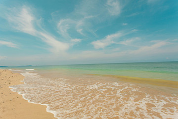 Fototapeta na wymiar Beautiful beach with blue sky on sunny day 