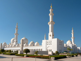 Fototapeta na wymiar The Sheikh Zayed Grand Mosque