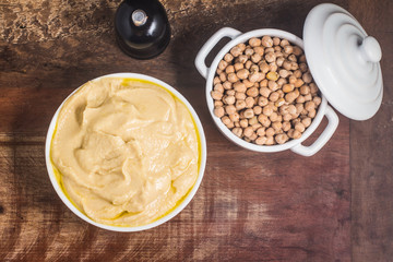 Traditional hommos in a bowl