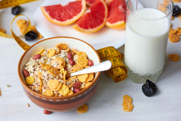 Delicious and healthy breakfast of cereals and fruits.
