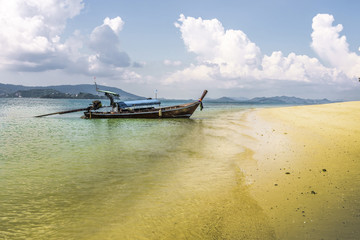 Fototapeta premium typical boat of the stranded in the sands of Phi Phi Don island. Thailand