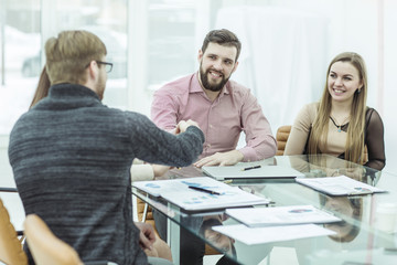 Obraz premium handshake business partners after the discussion of a new Finance contract