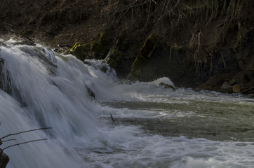 wodospad na rzece 
