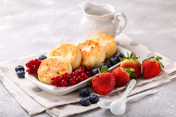 Cottage cheese pancakes with berries. Selective focus. Russian cheesecakes. Copy space