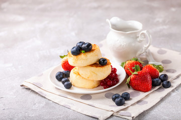 Cottage cheese pancakes with berries. Selective focus. Russian cheesecakes. Copy space