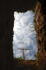 View upwards from the botom of a grave, a last glimpse of the sky.
