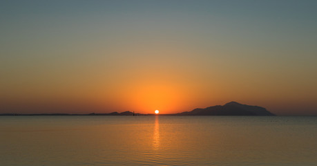 Fototapeta na wymiar Sunrise on the red sea