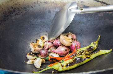 Fototapeta na wymiar Shallots, garlic, chili, food ingredients grilled on the pan.