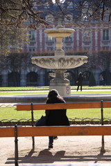 Détente place des Vosges à Paris, France © JFBRUNEAU