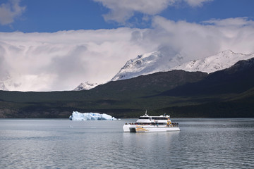 Icebergs on Lake Argentino, Patagonia, Argentina