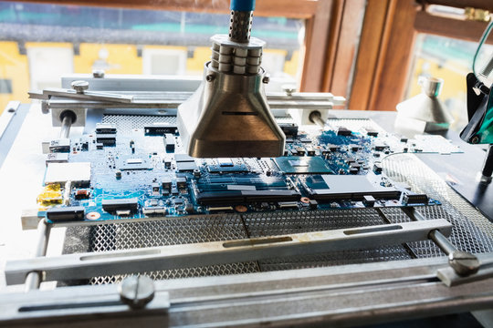 Laptop repairing machine