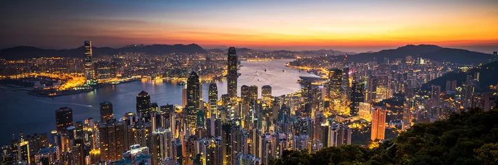 Foto op Plexiglas Hong Kong zonsopgang panoramisch uitzicht vanaf The Peak uitkijkpunt. © beachboyx10