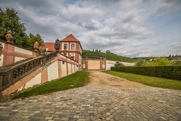 Das Schloss Troja (tschechisch Zámek Troja oder Trojský zámek) liegt in Prag in Tschechien, im...