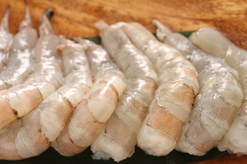 prepard prawn for cooking image