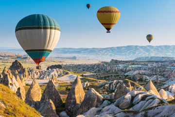 Obraz premium Hot air balloons flying over Cappadocia, Turkey