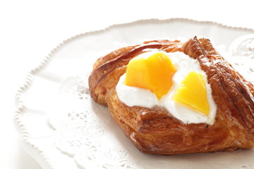 Homemade yogurt and mango on pastry 