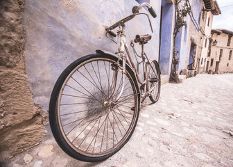 Fototapeta na wymiar Old bicycle in street, of Valderrobres is one of the most beautiful towns of Spain Aragón Teruel