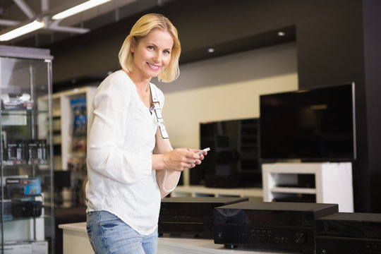 Pretty blonde shopping for new speakers