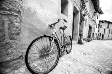 Fototapeta na wymiar Old bicycle in street, of Valderrobres is one of the most beautiful towns of Spain Aragón Teruel