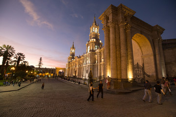 Obraz premium AREQUIPA PERU NOVEMBER 9: Main square of Arequipa with church on november 9 2015 in Arequipa Peru. Arequipa's Plaza de Armas is one of the most beautiful in Peru.