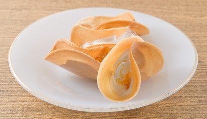 Thai Crispy Pancake Filled with Cream and Fios de Ovos
