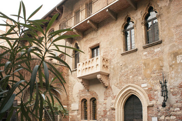 Fototapeta na wymiar Romeo and Juliet balcony in Verona, Italy