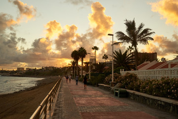 Landschaft während des Sonnenunterganges am Playa del Ingles - obrazy, fototapety, plakaty