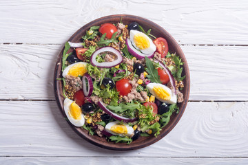 Tuna salad with tomatoes