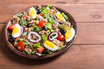 Tuna salad with tomatoes