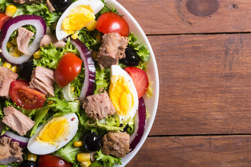 Tuna salad with tomatoes