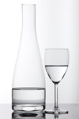 Verre et carafe, eau 