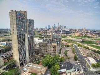 Obraz premium Minneapolis, Minnesota Skyline seen from above by Drone in Spring