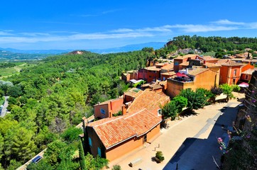 View over the red hues of the town of Rousillon, Provence, France - obrazy, fototapety, plakaty