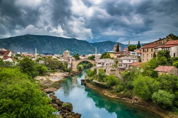 Papier Peint photo autocollant Stari Most Vieille ville de Mostar avec le célèbre vieux pont (Stari Most), Bosnie-Herzégovine