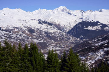 Fototapeta na wymiar Mountain slopes in the Alps France