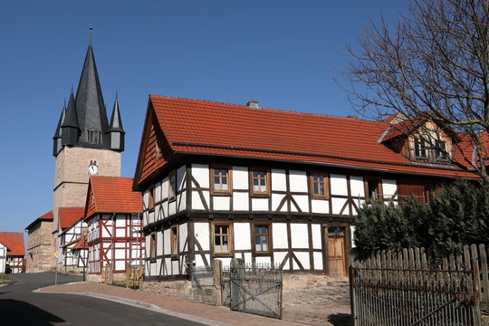 Die Dorfkirche von Netra in Nordhessen