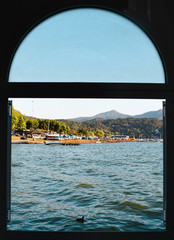 Ausblick durch ein offenes Fenster, See, Wasser, Hafen, Boote, Valle de Bravo, Mexiko