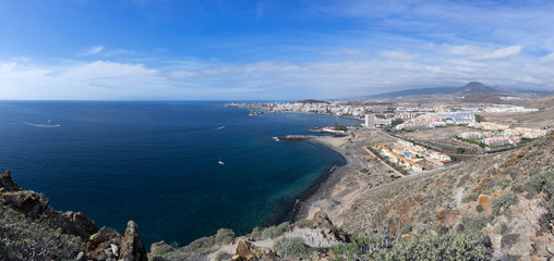 Fototapeta na wymiar Panorama Blick über Los Cristianos auf der Insel Teneriffa 