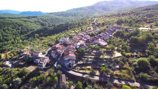 Drone en Mogarraz y Monforte de la Sierra en la provincia de Salamanca, Castilla y Leon (España) Video aereo con Dron