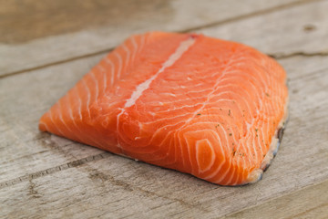 Lachs auf holz Close up