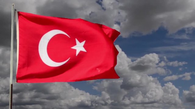dalgalanan t&uuml;rk bayrağı