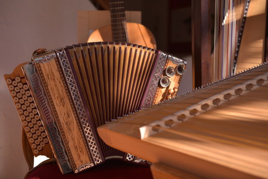 Saiteninstrumente