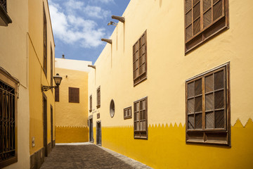 Fototapeta na wymiar Yellow painted houses, Las Palmas, Gran Canaria