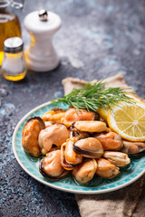 Marinated mussels with lemon and spices