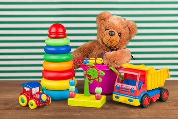 Bear and color toys