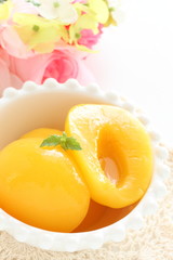 Canned food, peach and mint